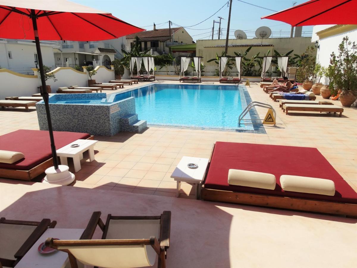 Oasis Club *